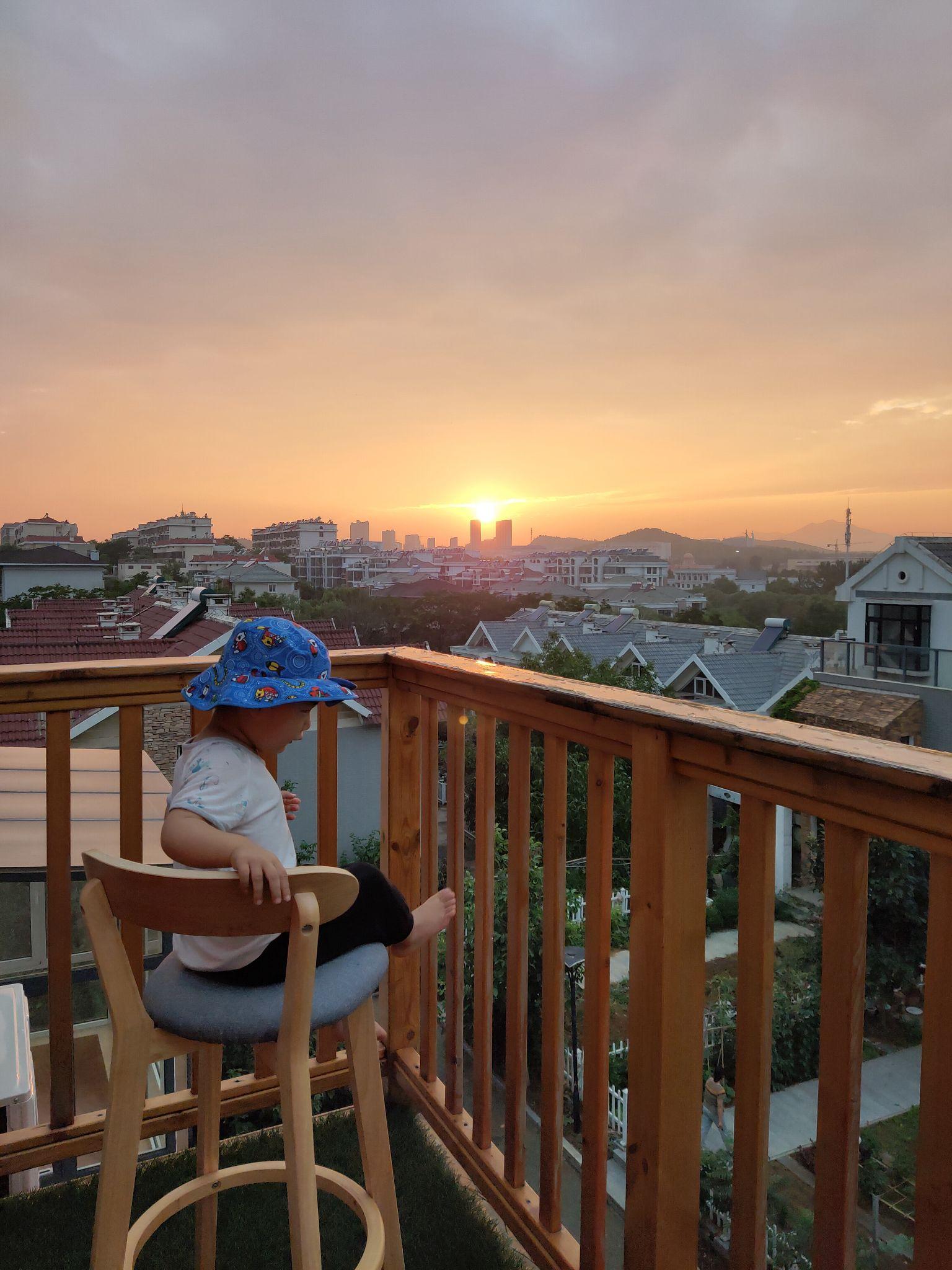 联排别墅与大平层优缺点对比_别墅装电梯_别墅院子维护与管理