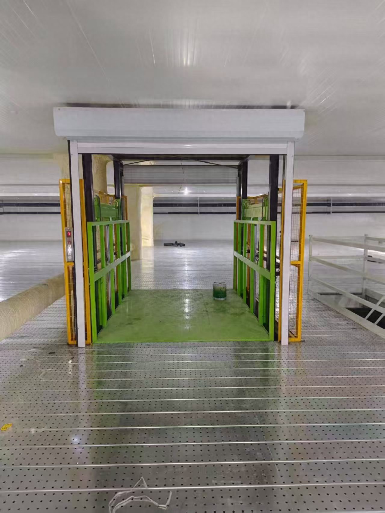 创宏智能货梯/实心导轨承万钧，真材实料稳运行