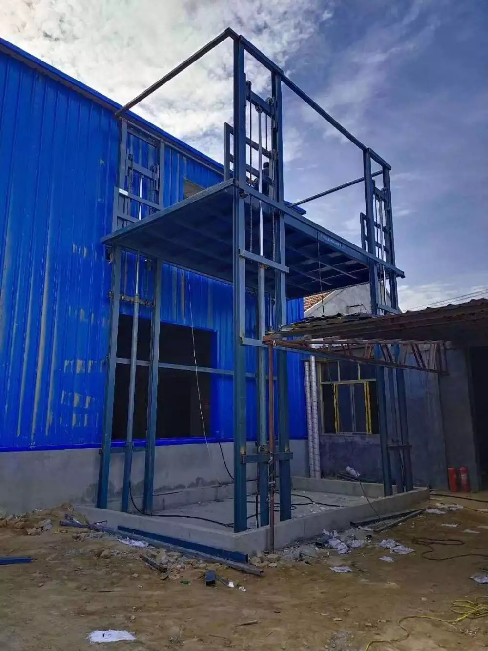 载货升降货梯厂家_武威市三层导轨升降货梯如何使用_武威民勤导轨升降机价格